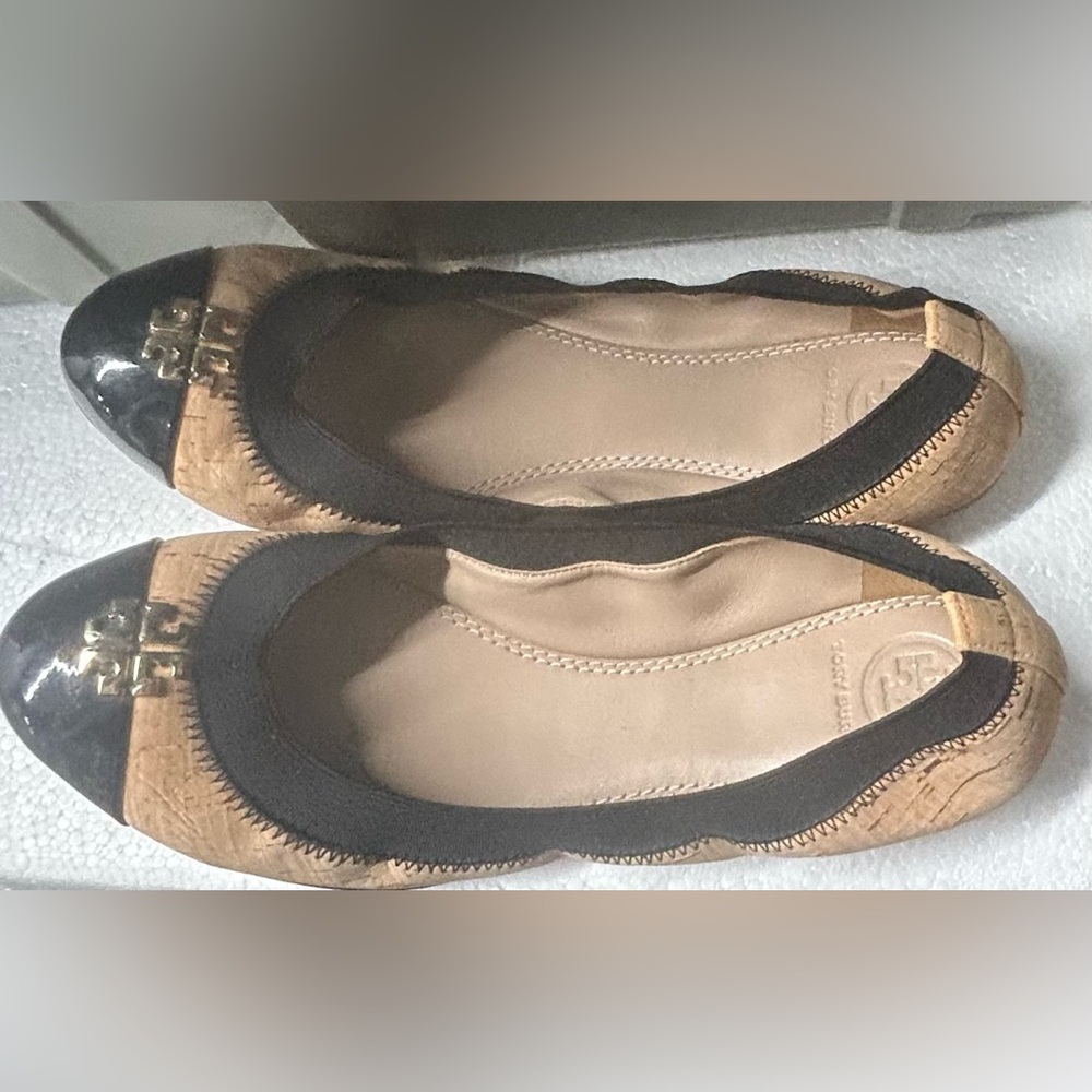 TORY BURCH Jolie Black Patent Leather & Cork Gold Logo Ballet Flats Shoes Sz 6M